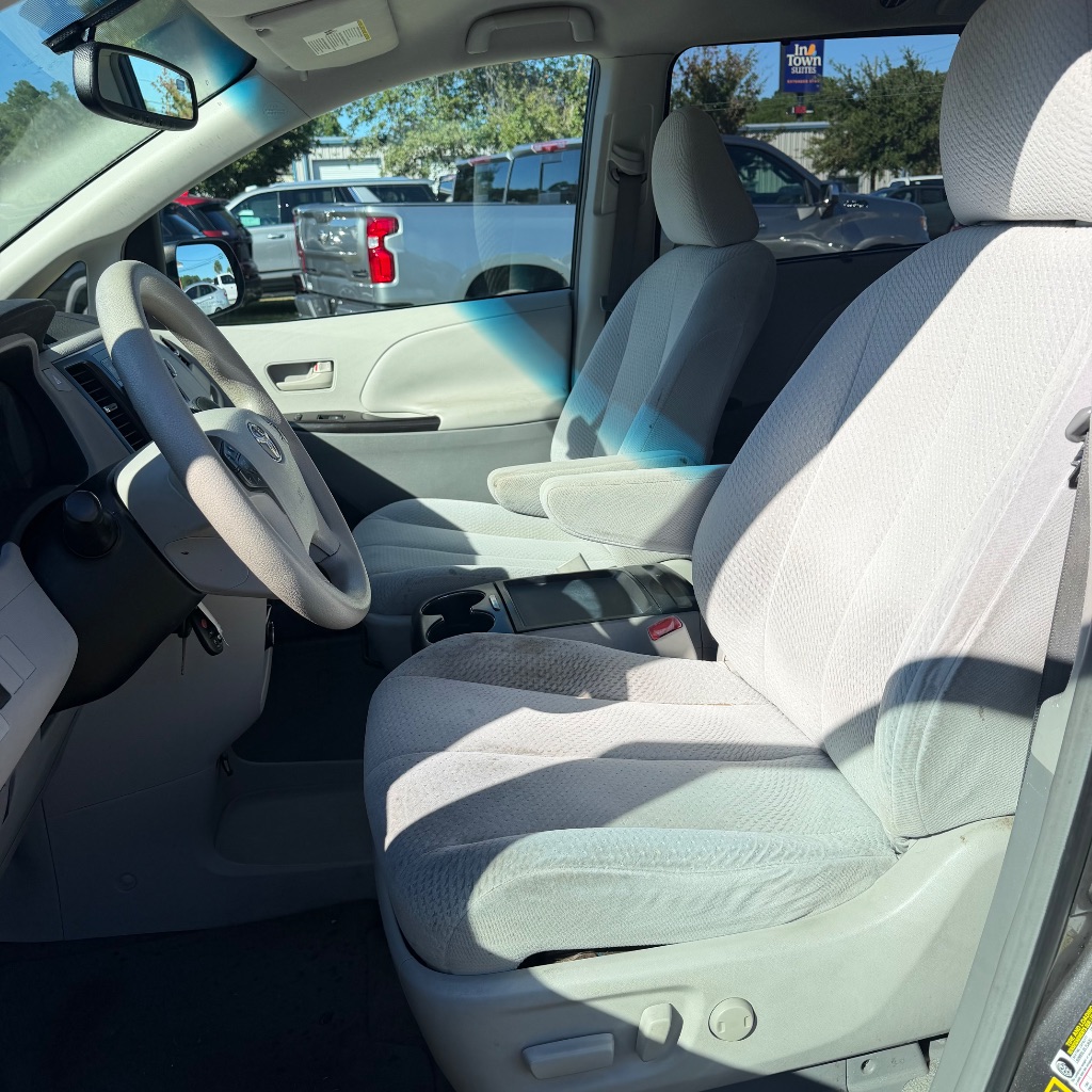 2011 Toyota Sienna - $5,500