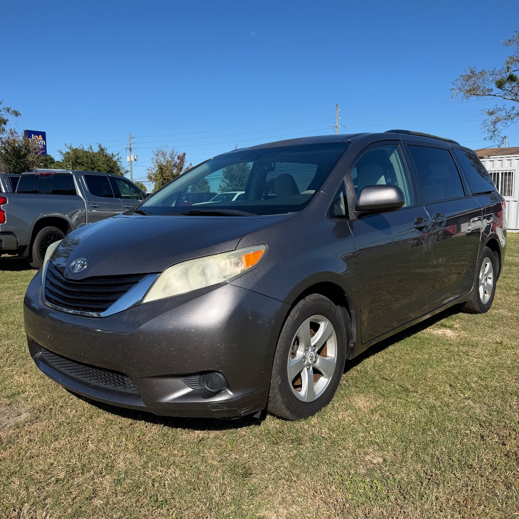 2011 Toyota Sienna - $5,500