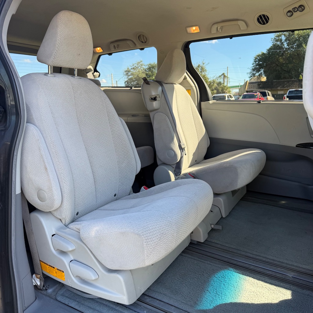 2011 Toyota Sienna - $5,500