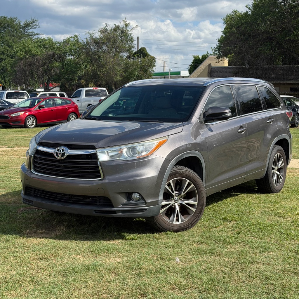 2016 Toyota Highlander - $9,991