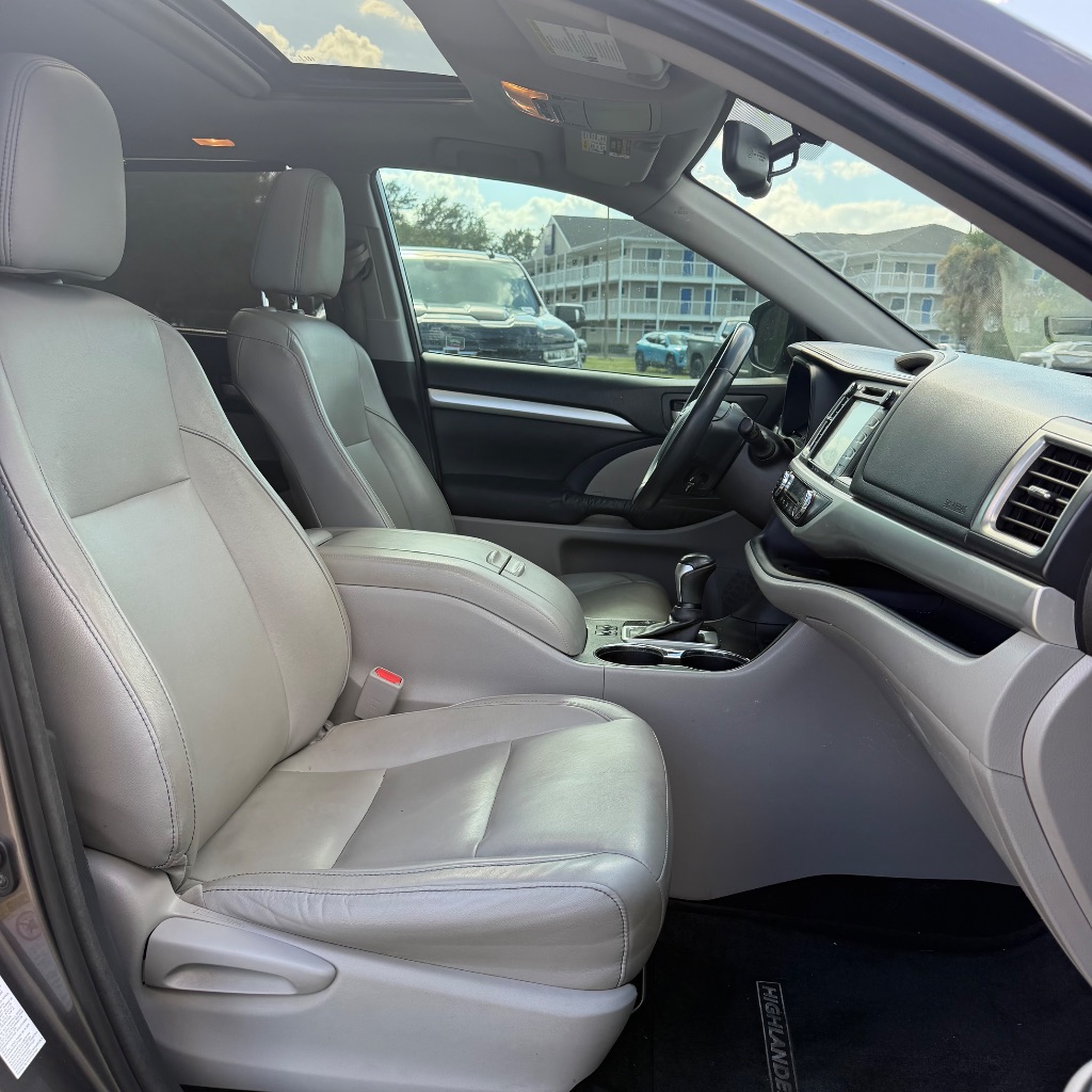 2016 Toyota Highlander - $9,991