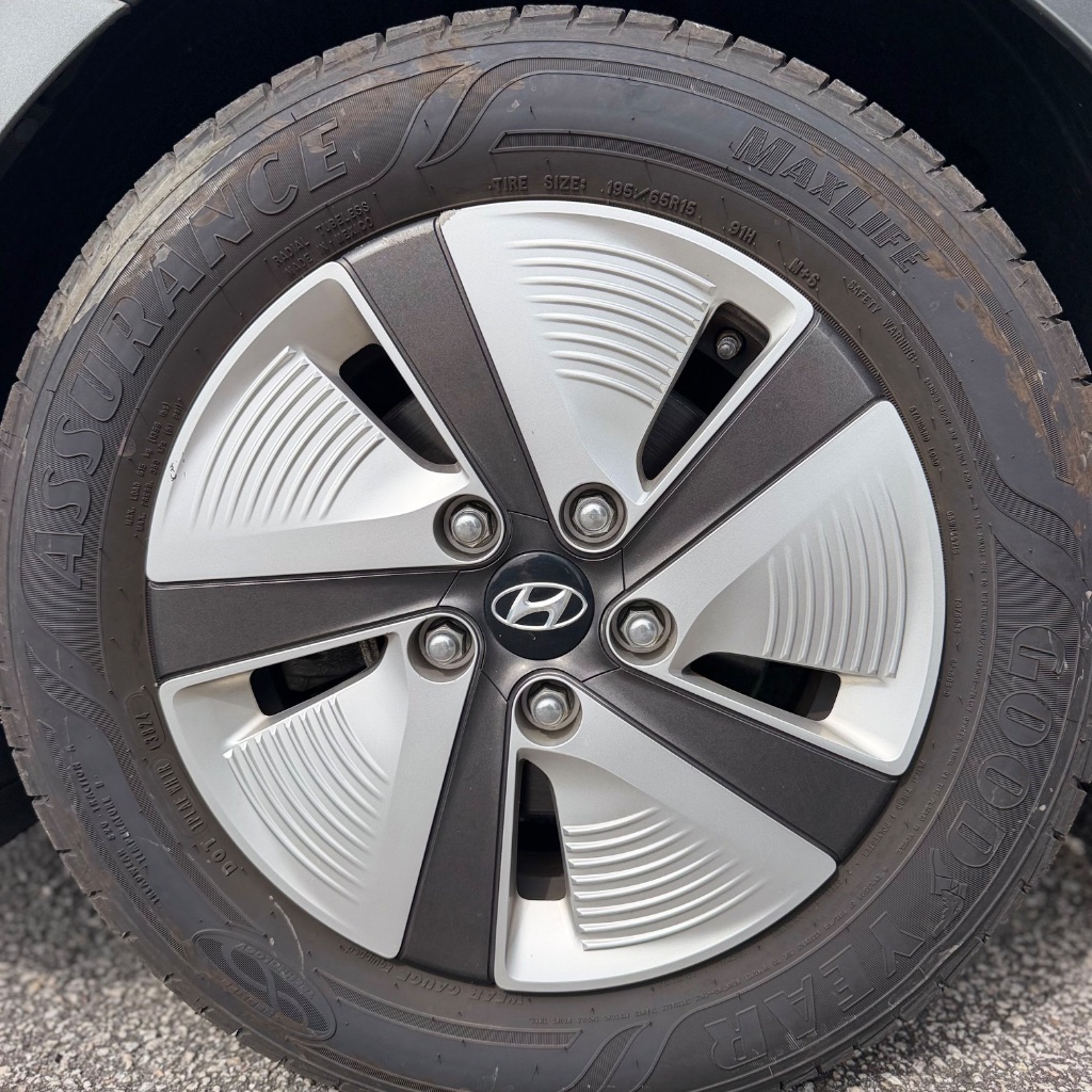 2021 Hyundai Ioniq - $8,992