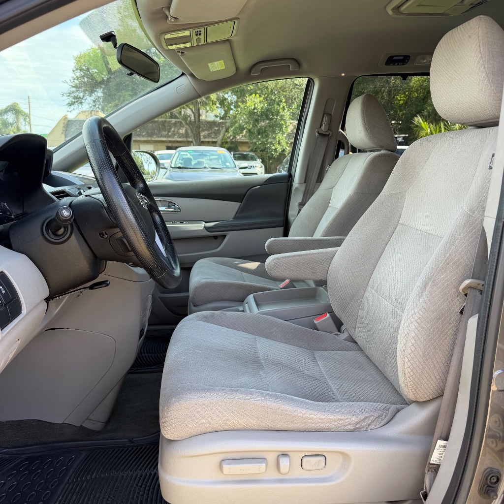 2016 Honda Odyssey - $9,991