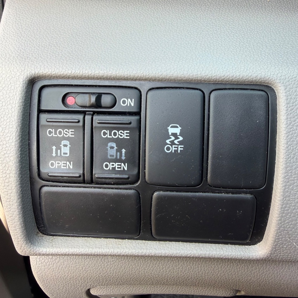 2016 Honda Odyssey - $9,991