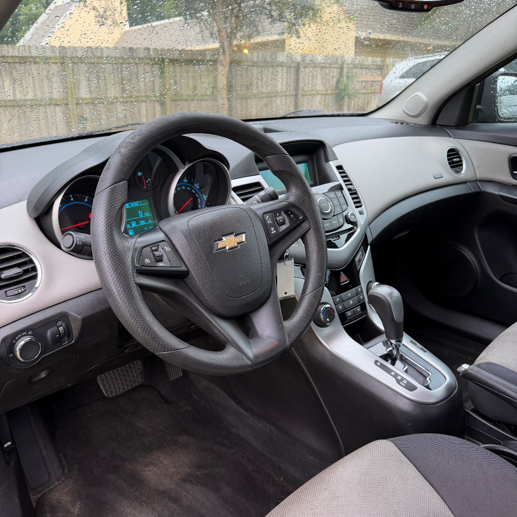 2014 Chevrolet Cruze - $3,500