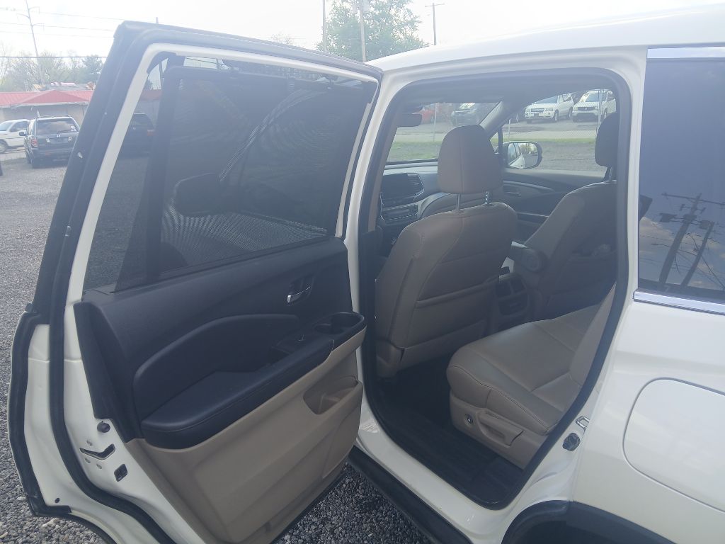 2019 Honda Pilot - $17,999