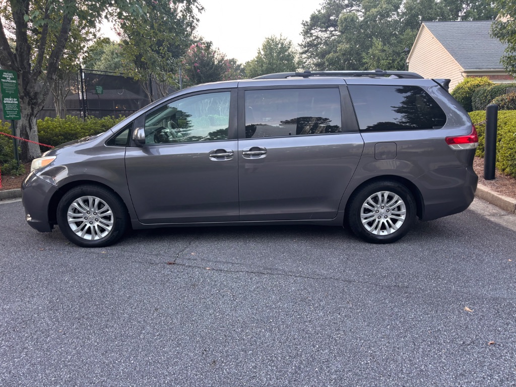 2011 Toyota Sienna - $9,500