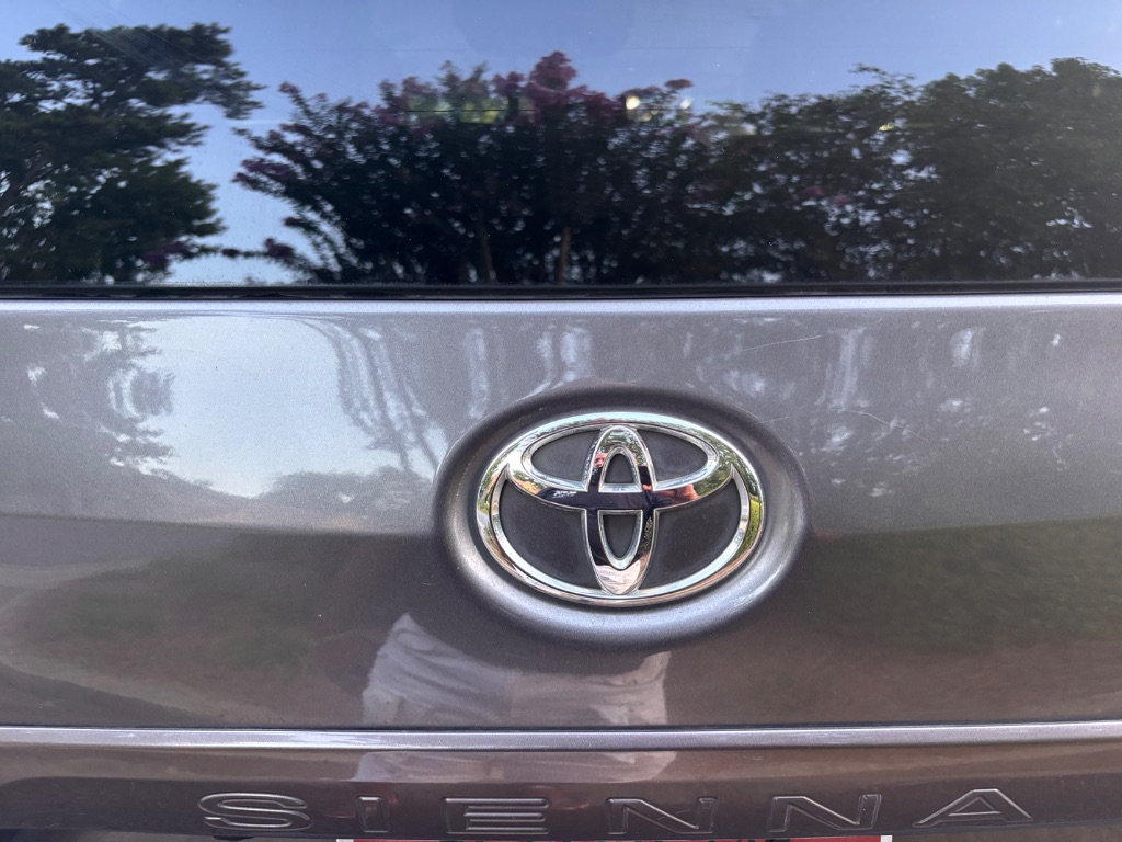 2011 Toyota Sienna - $9,500