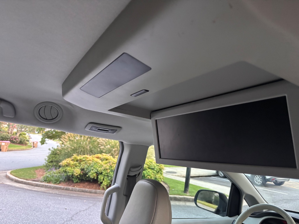 2011 Toyota Sienna - $9,500
