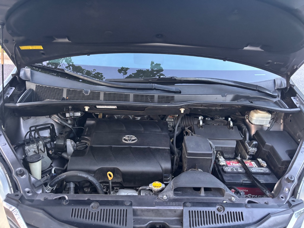 2011 Toyota Sienna - $9,500