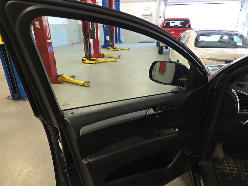 2015 Audi Q7 - $9,999