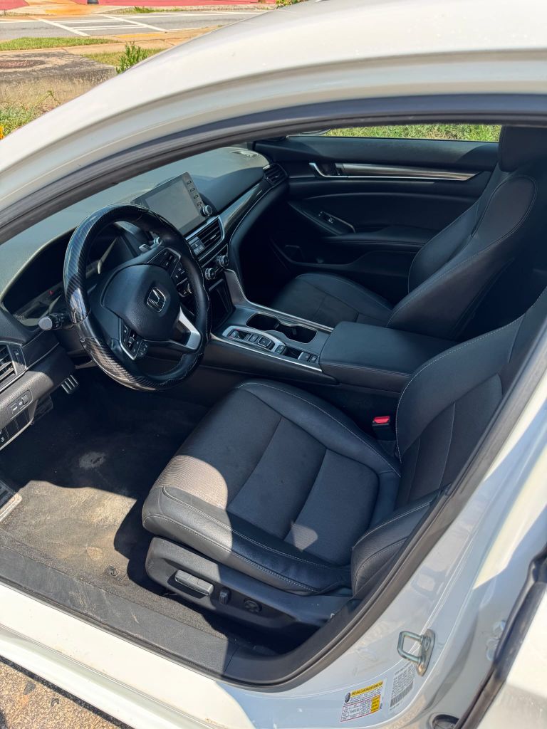 2019 Honda Accord - $17,999