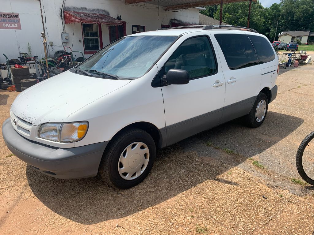 2000 Toyota Sienna - $2,800