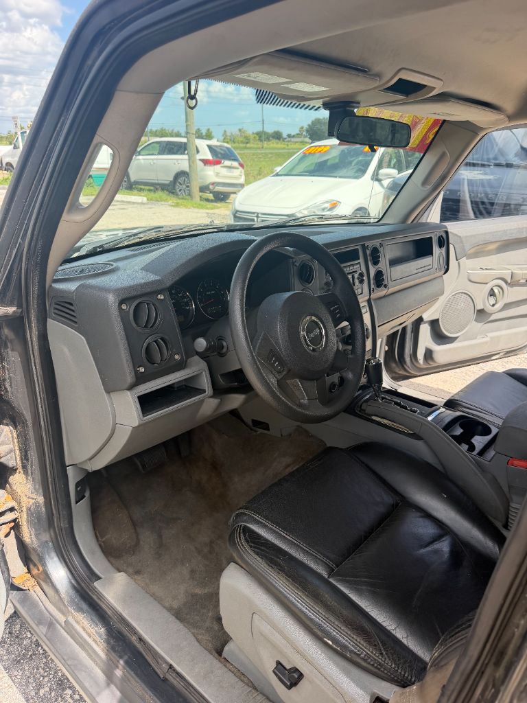 2006 Jeep Commander - $1,799