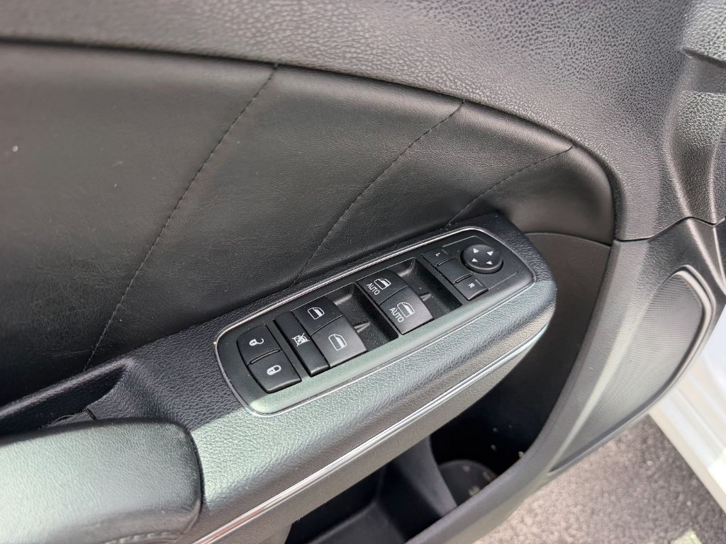 2013 Dodge Charger - $9,899