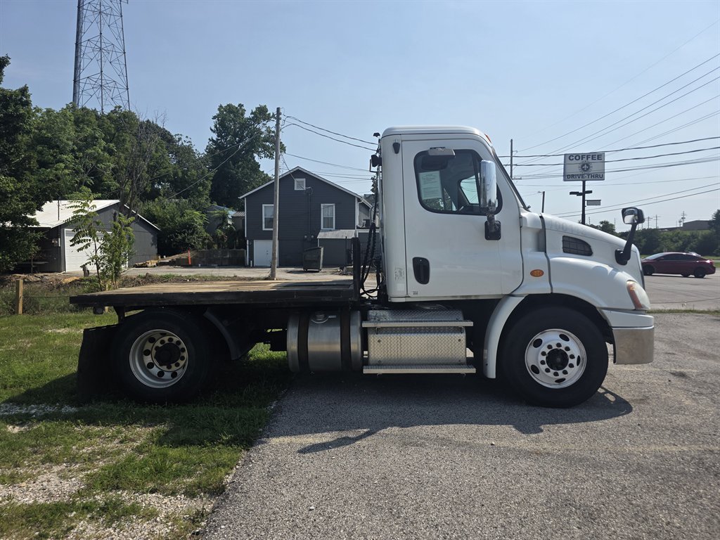 2013 Freightliner Cascadia - $13,995