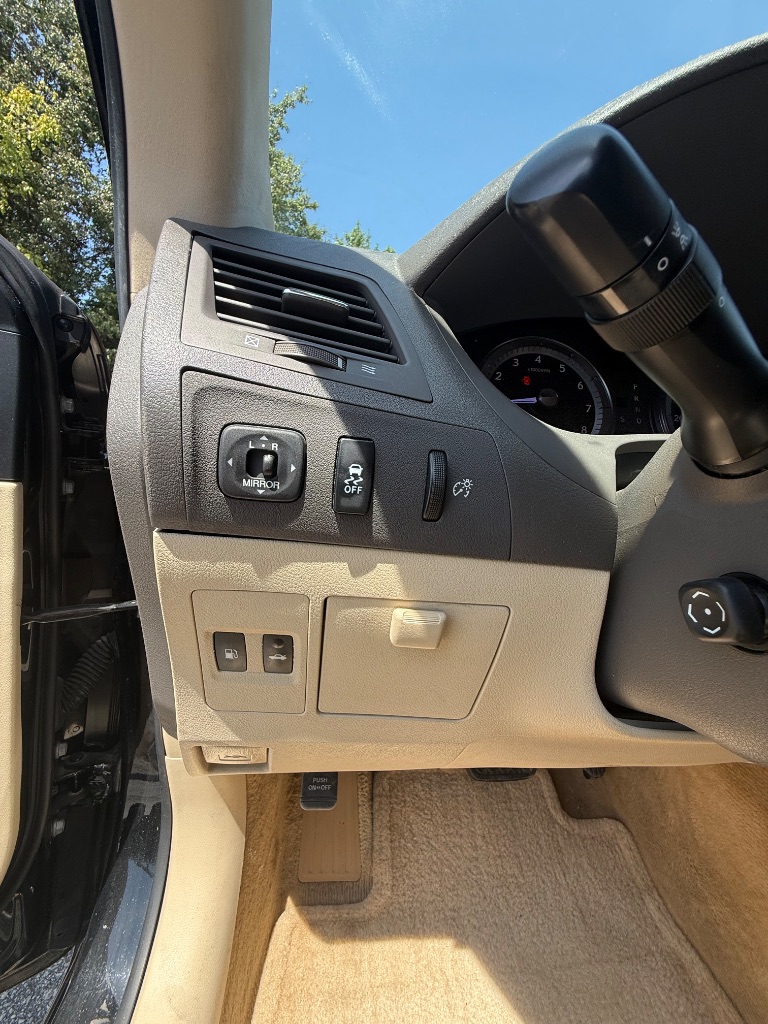 2010 Lexus ES - $9,900