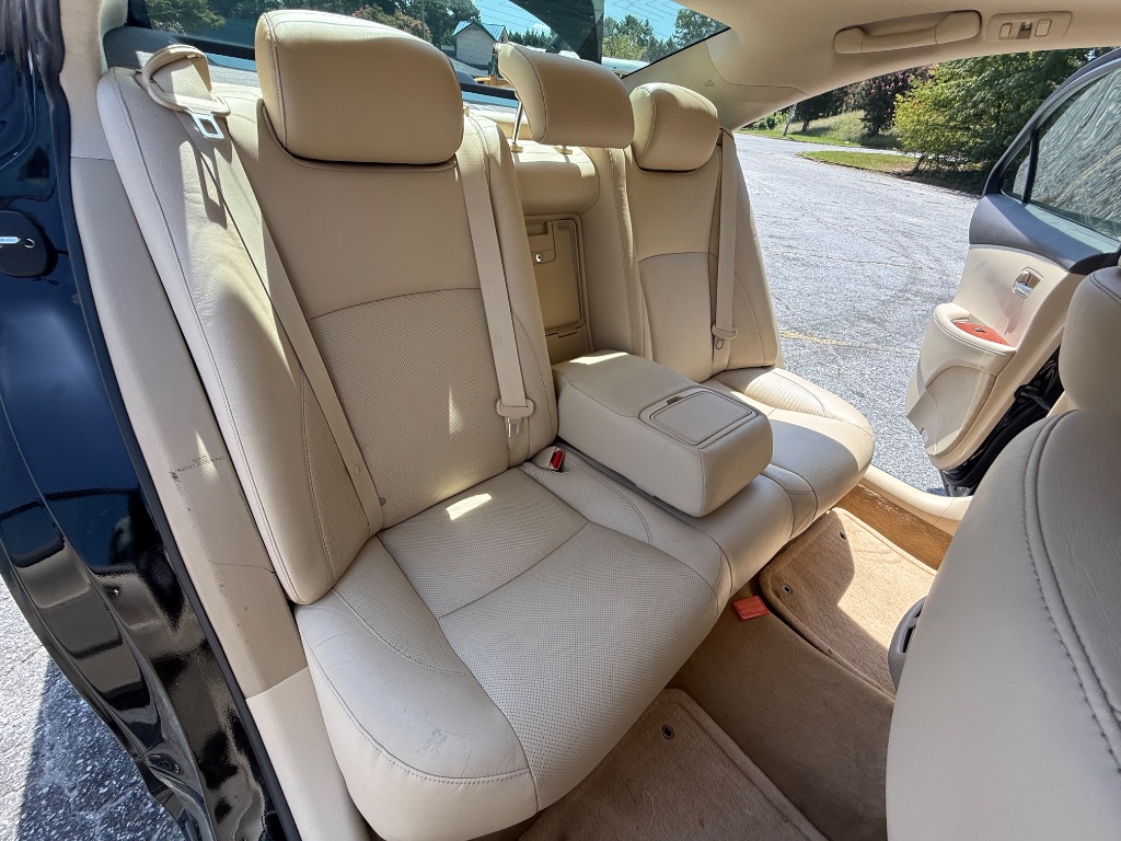 2010 Lexus ES - $9,900