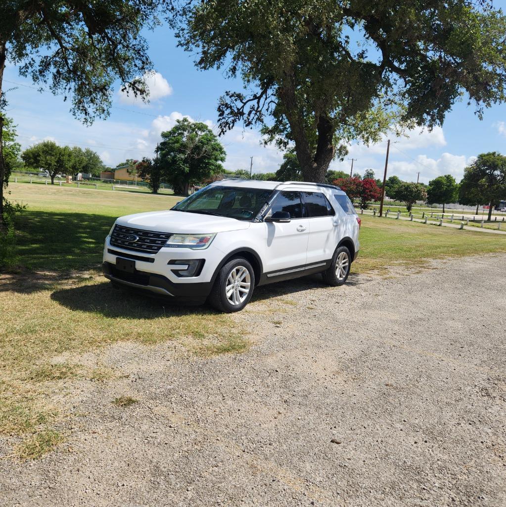 2017 Ford Explorer - $9,995