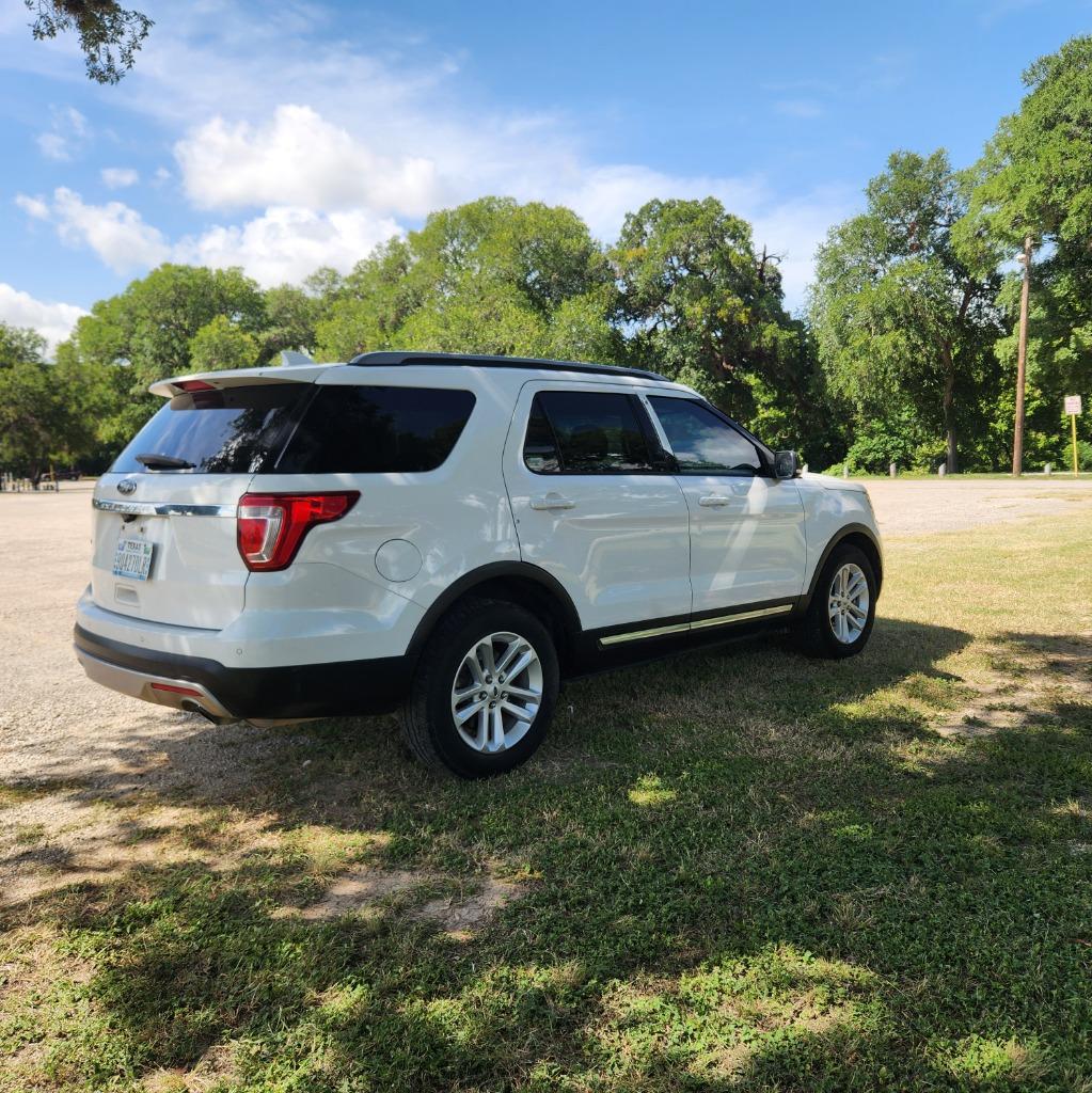2017 Ford Explorer - $9,995