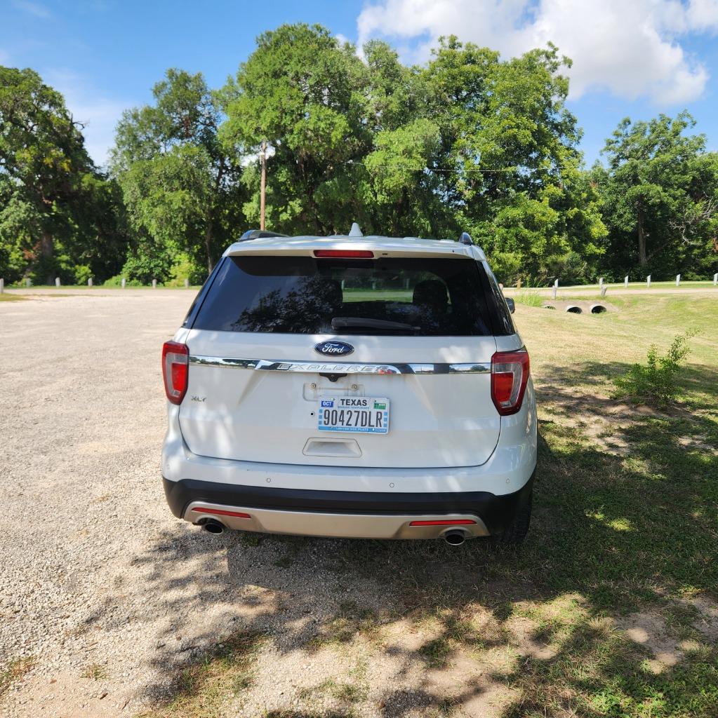 2017 Ford Explorer - $9,995