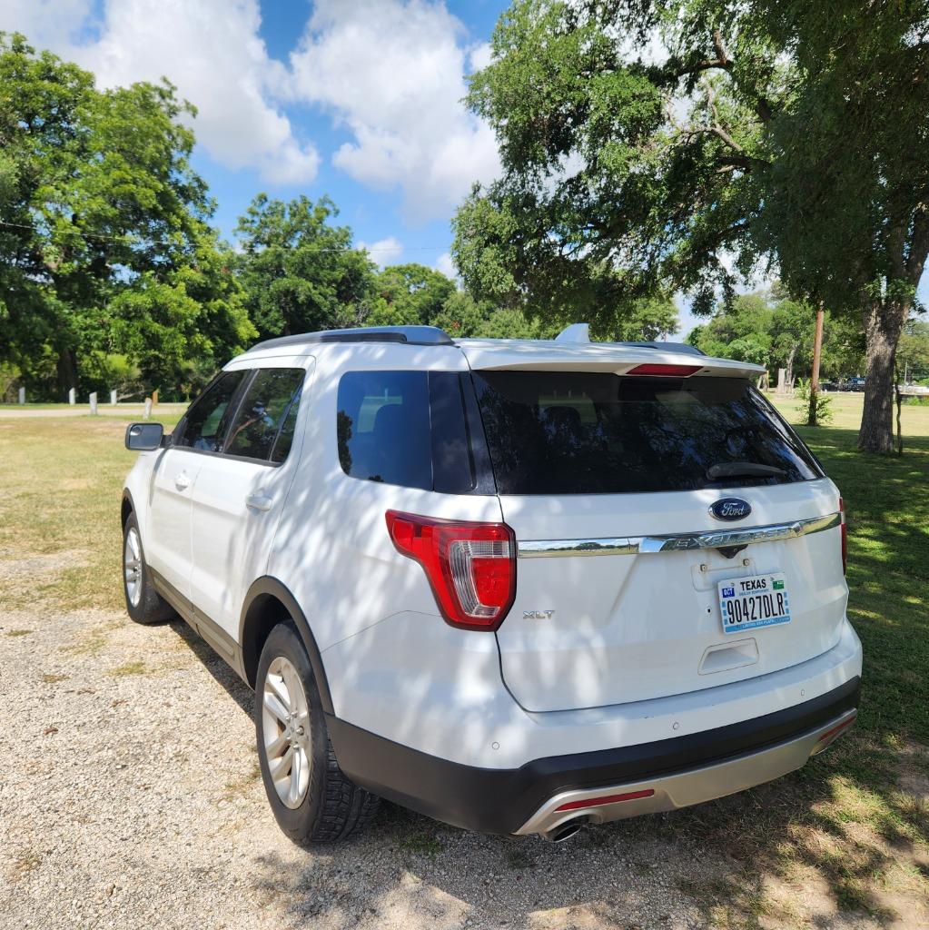 2017 Ford Explorer - $9,995