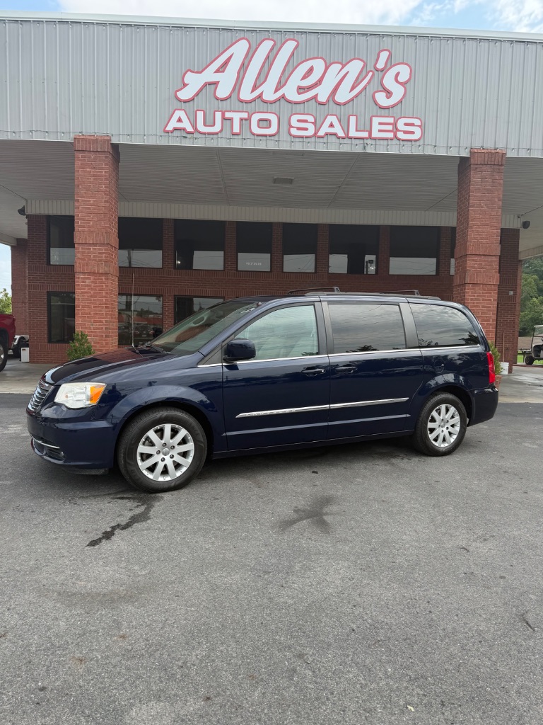 2015 Chrysler Town & Country - $7,500