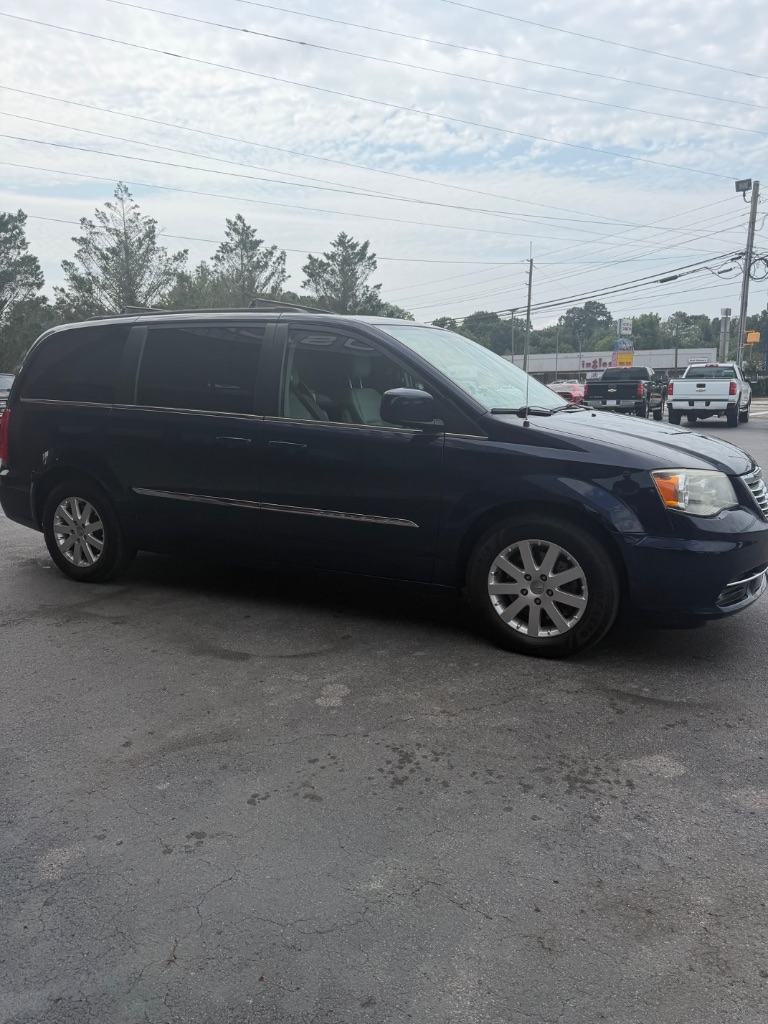 2015 Chrysler Town & Country - $7,500