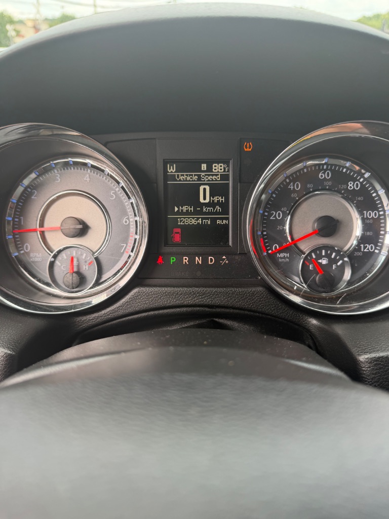2015 Chrysler Town & Country - $7,500