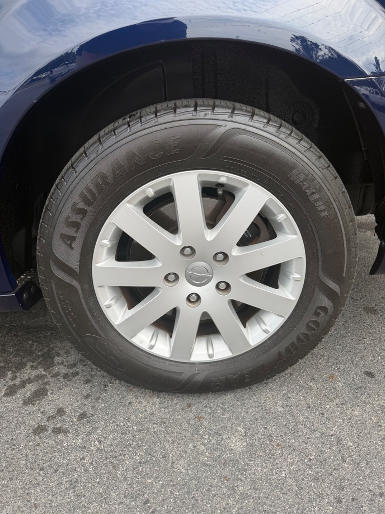 2015 Chrysler Town & Country - $7,500