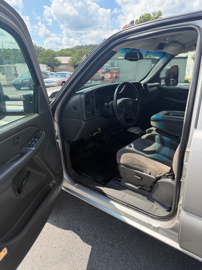2006 Chevrolet Silverado - $16,900