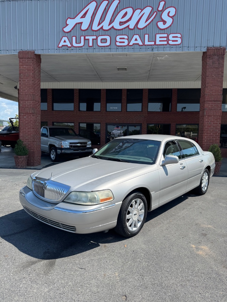2007 Lincoln Town Car - $7,900