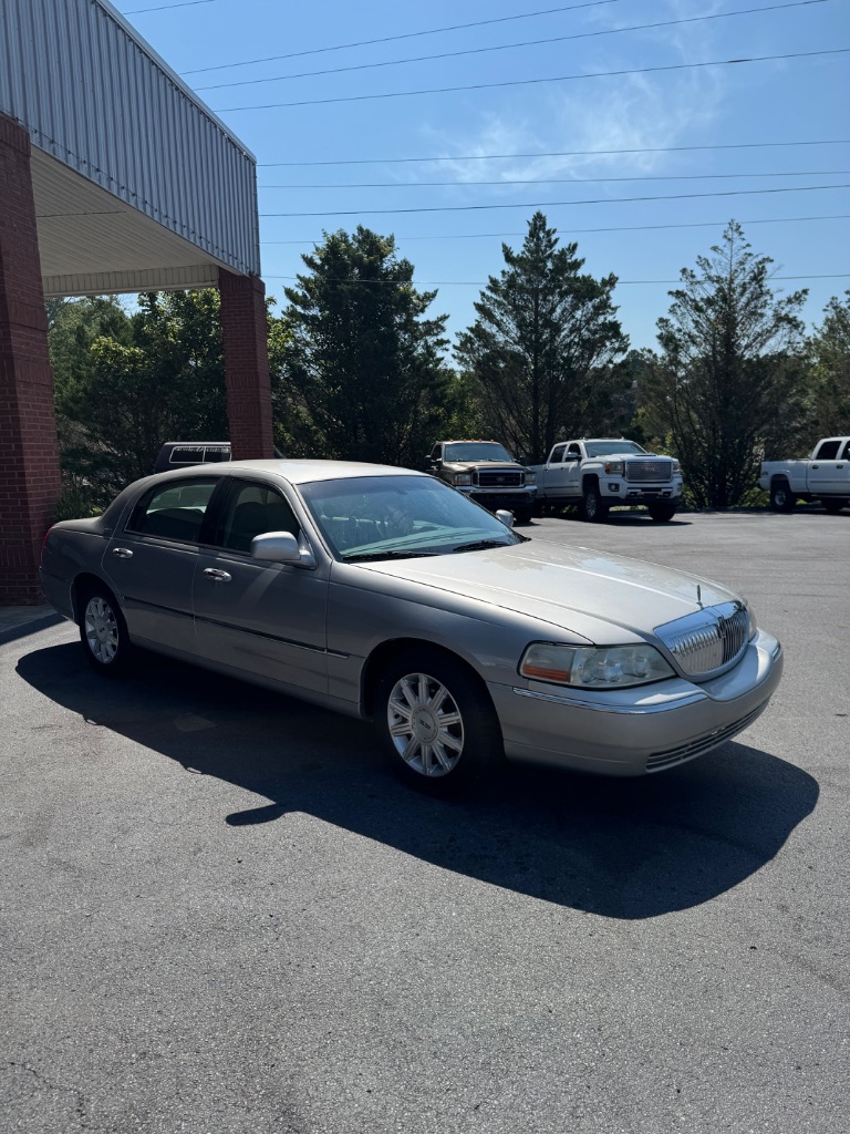 2007 Lincoln Town Car - $7,900