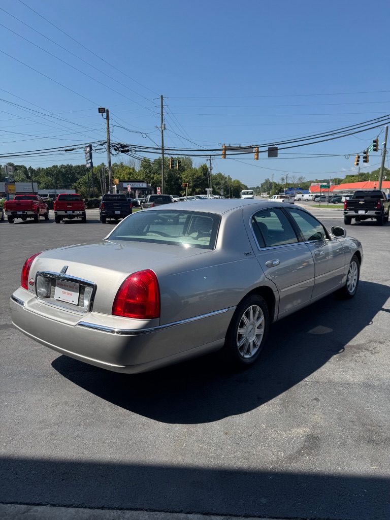 2007 Lincoln Town Car - $7,900