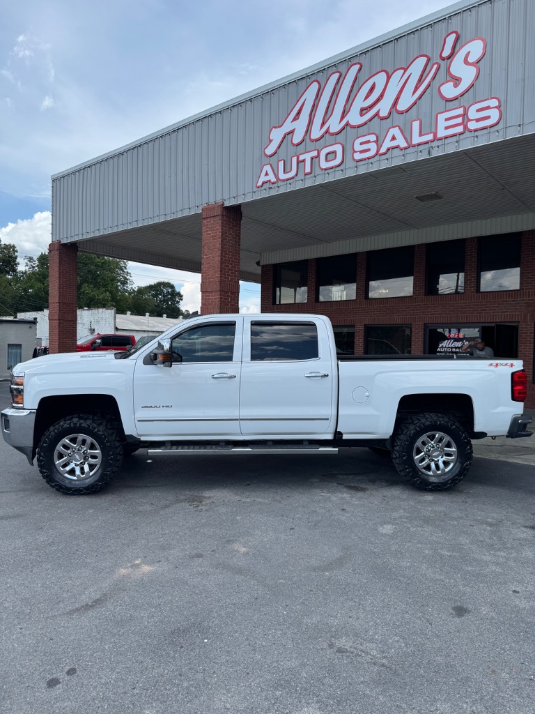 2017 Chevrolet Silverado - $33,900