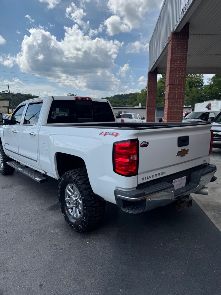 2017 Chevrolet Silverado - $33,900