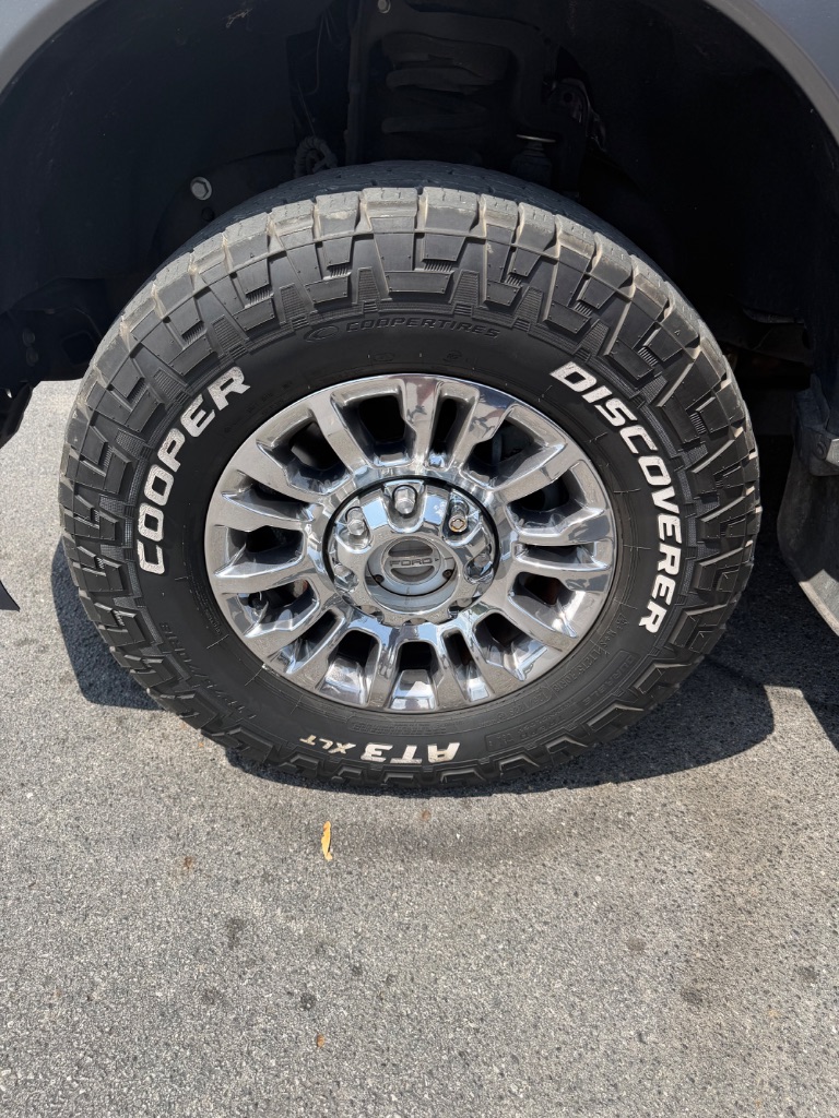 2022 Ford F-250 - $32,900