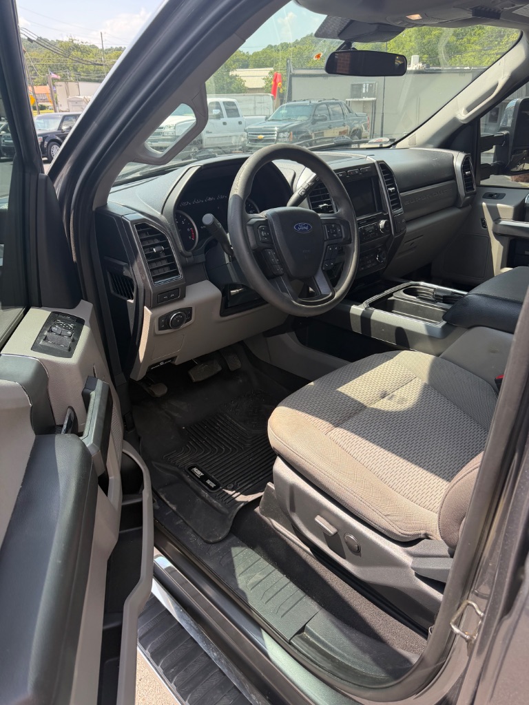 2022 Ford F-250 - $32,900