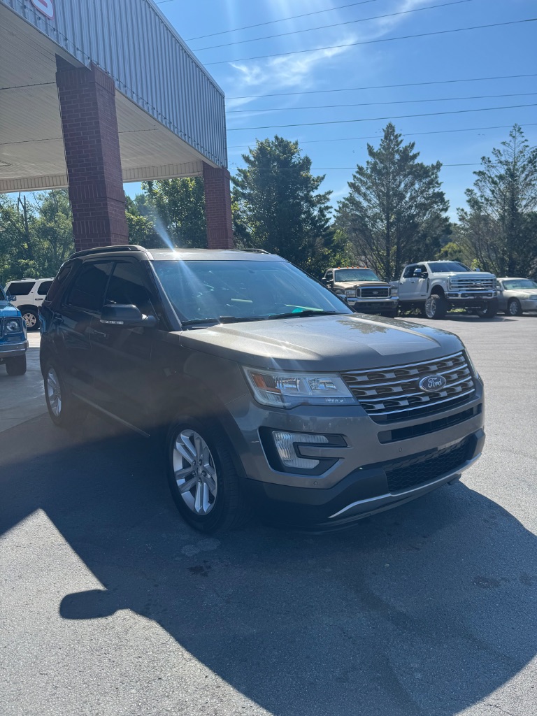 2016 Ford Explorer - $8,900