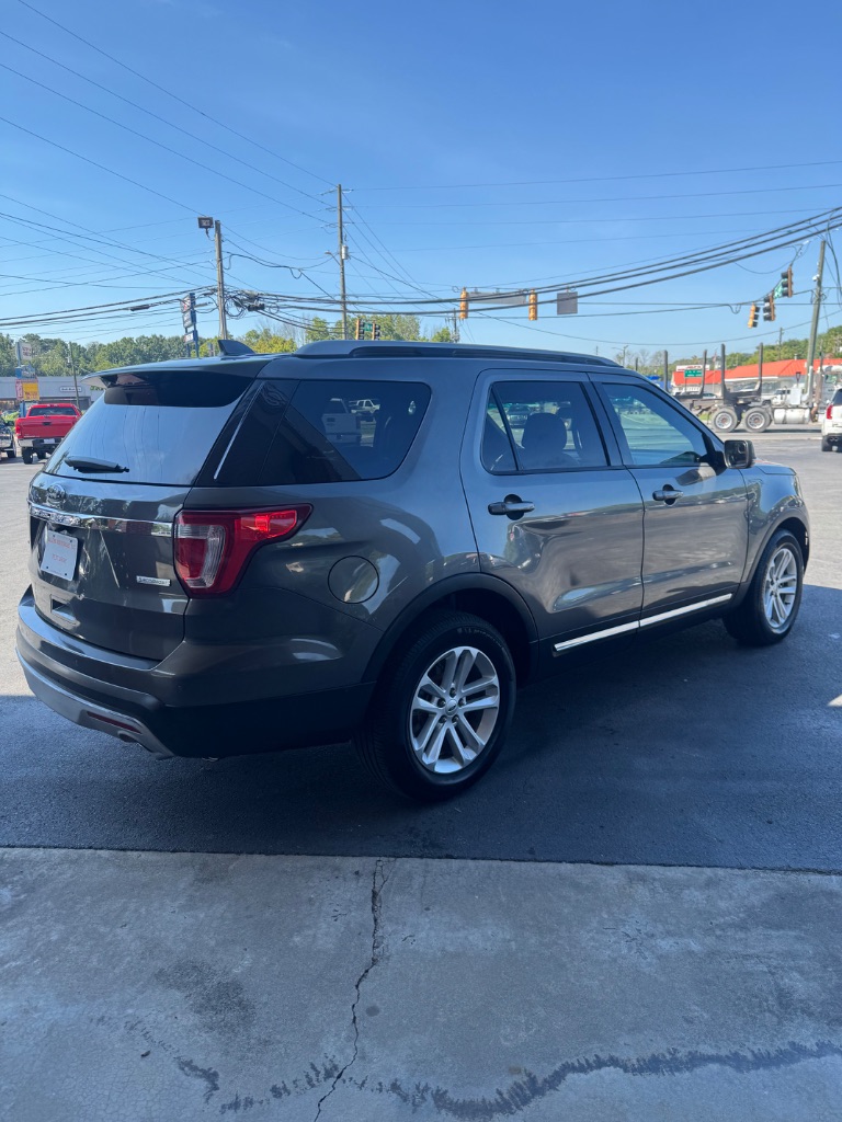 2016 Ford Explorer - $8,900