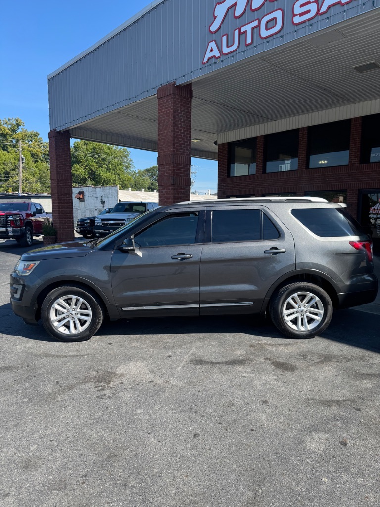 2016 Ford Explorer - $8,900