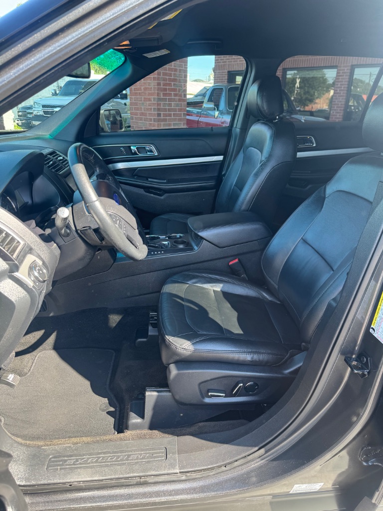 2016 Ford Explorer - $8,900