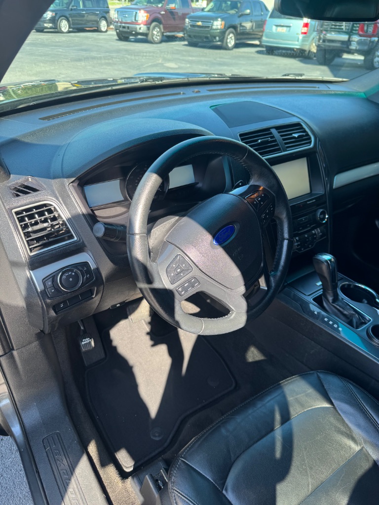 2016 Ford Explorer - $8,900