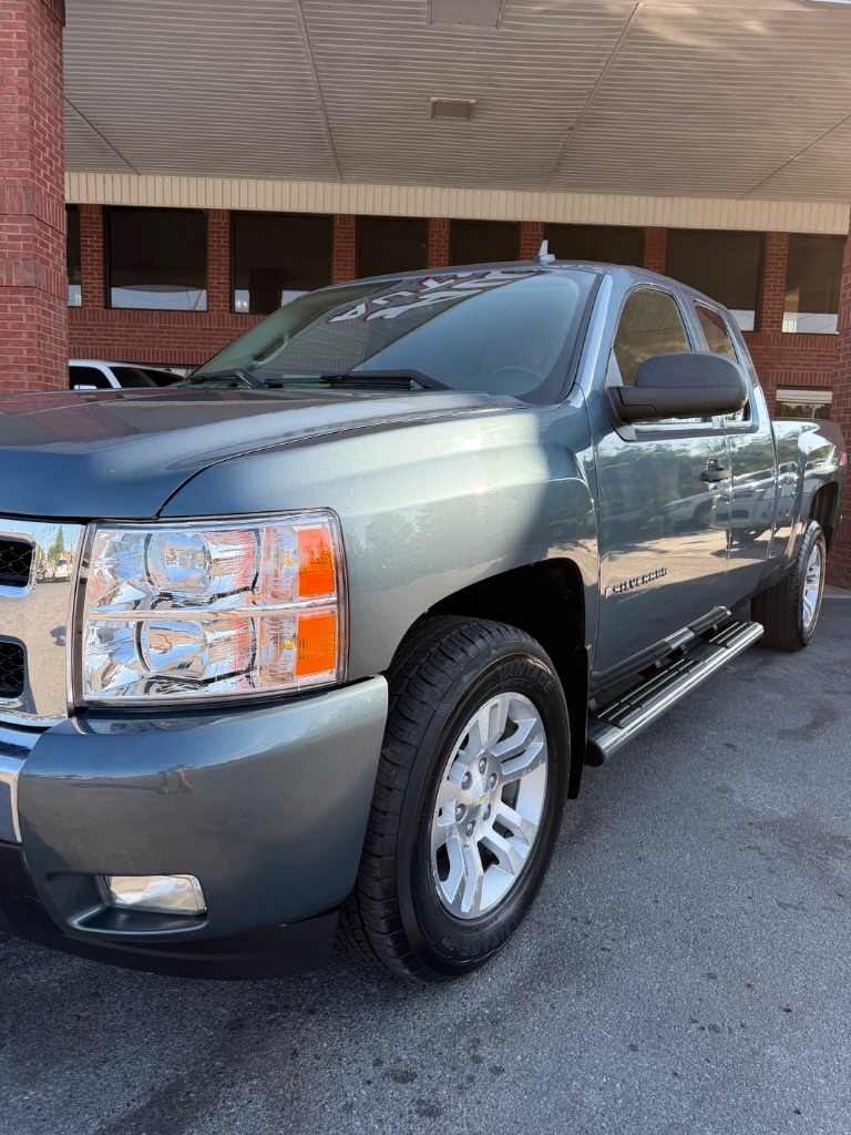 2008 Chevrolet Silverado - $10,900