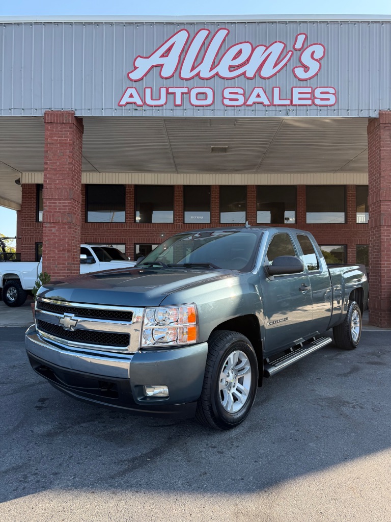 2008 Chevrolet Silverado - $10,900