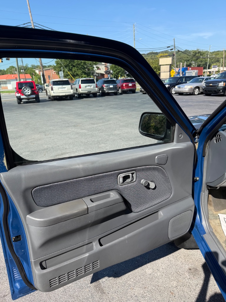 2001 Nissan Frontier - $6,500