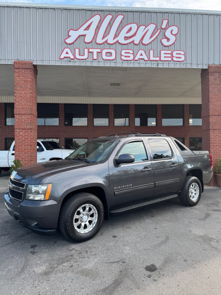 2011 Chevrolet Avalanche - $7,900