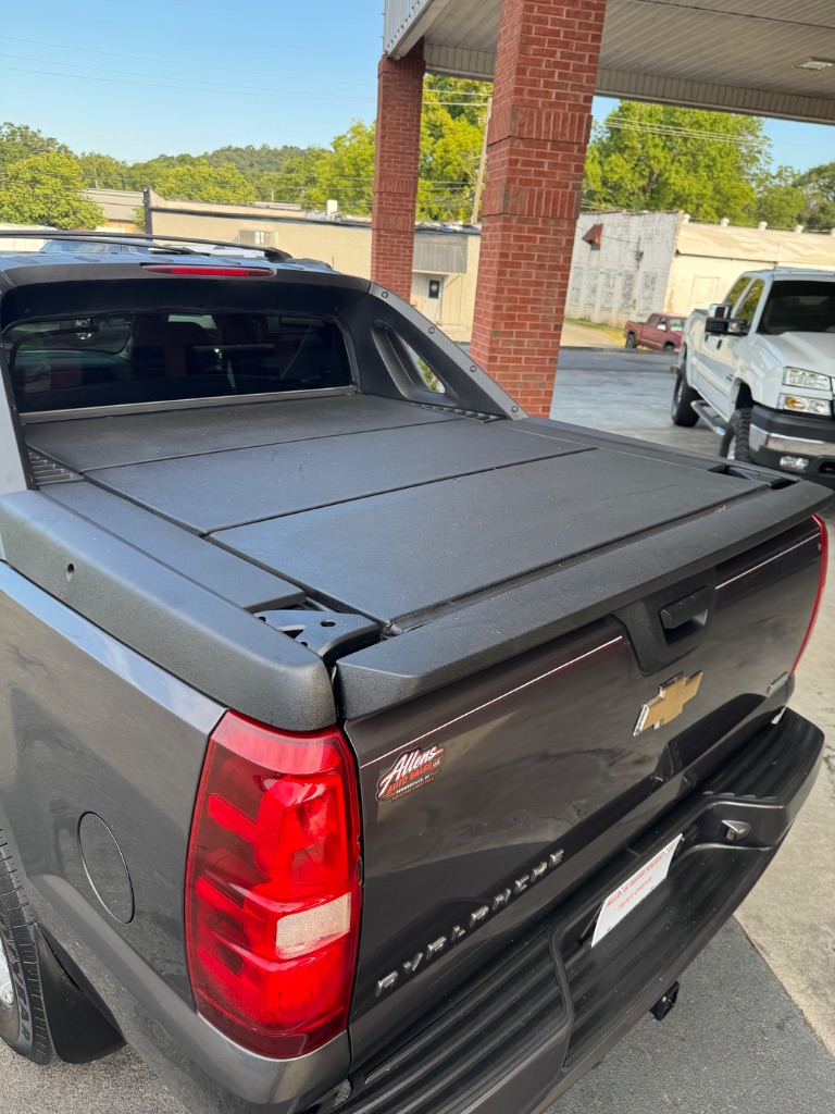 2011 Chevrolet Avalanche - $7,900