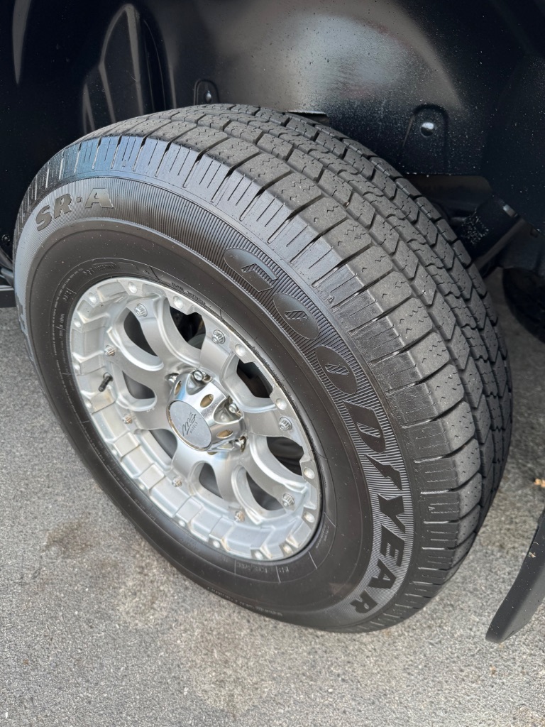 2011 Chevrolet Avalanche - $7,900