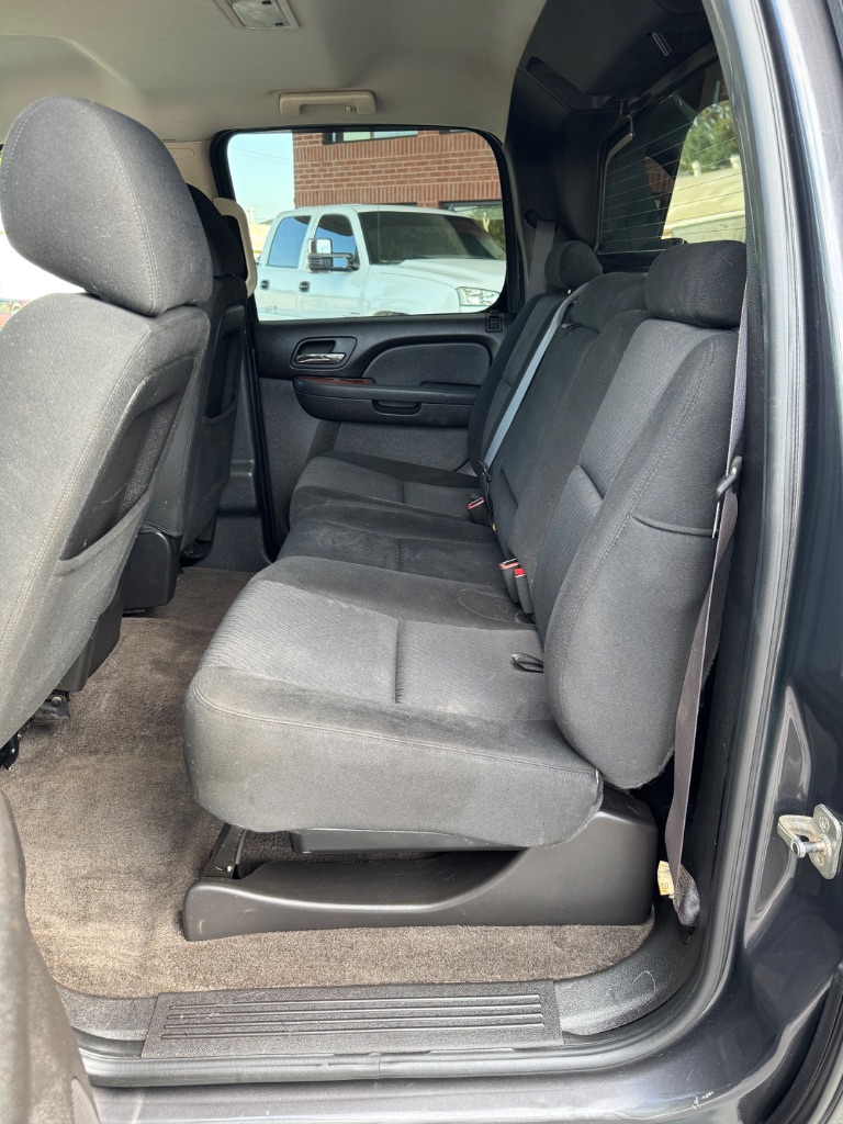 2011 Chevrolet Avalanche - $7,900